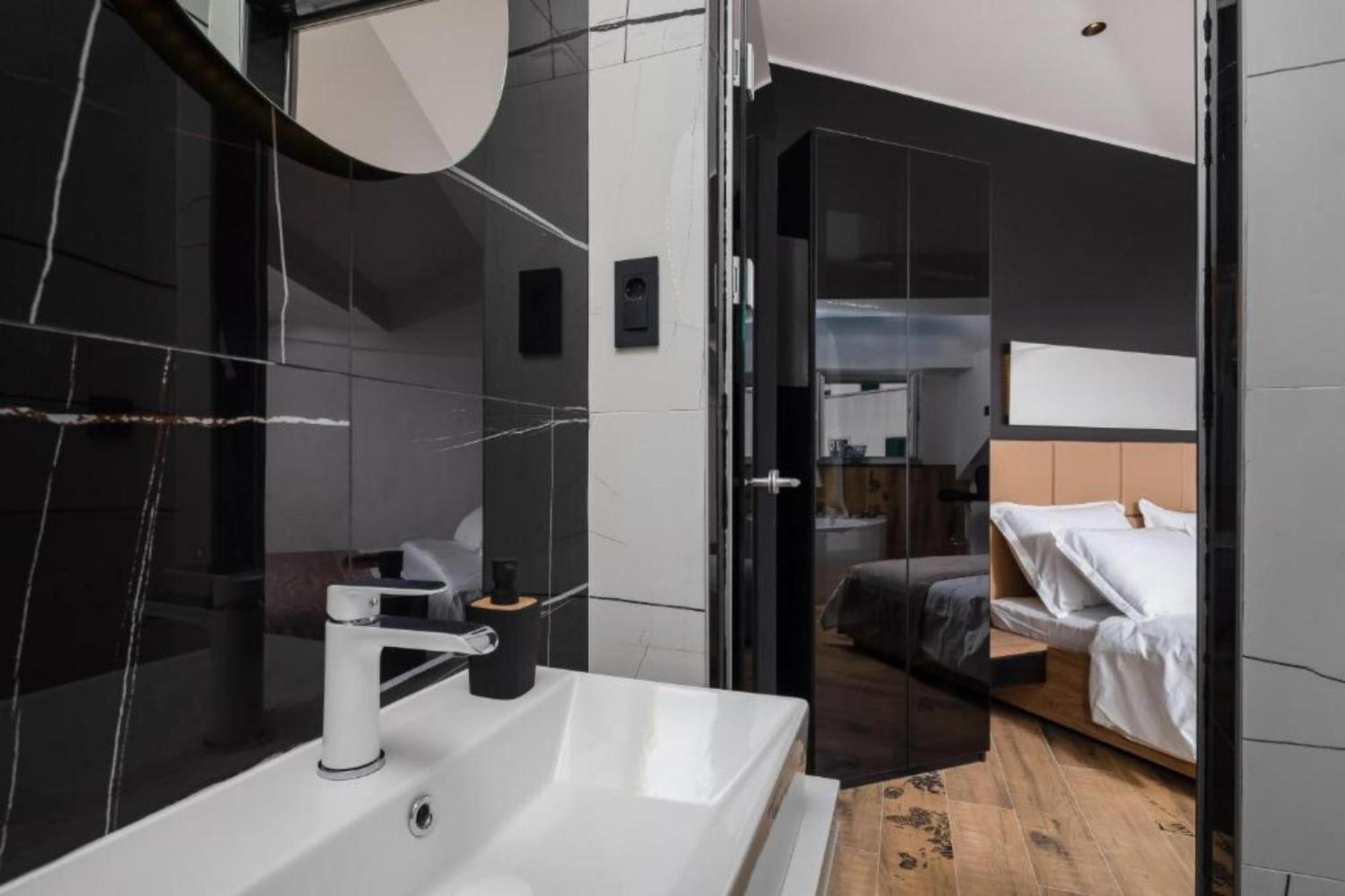 Top Rooms Split Exterior photo