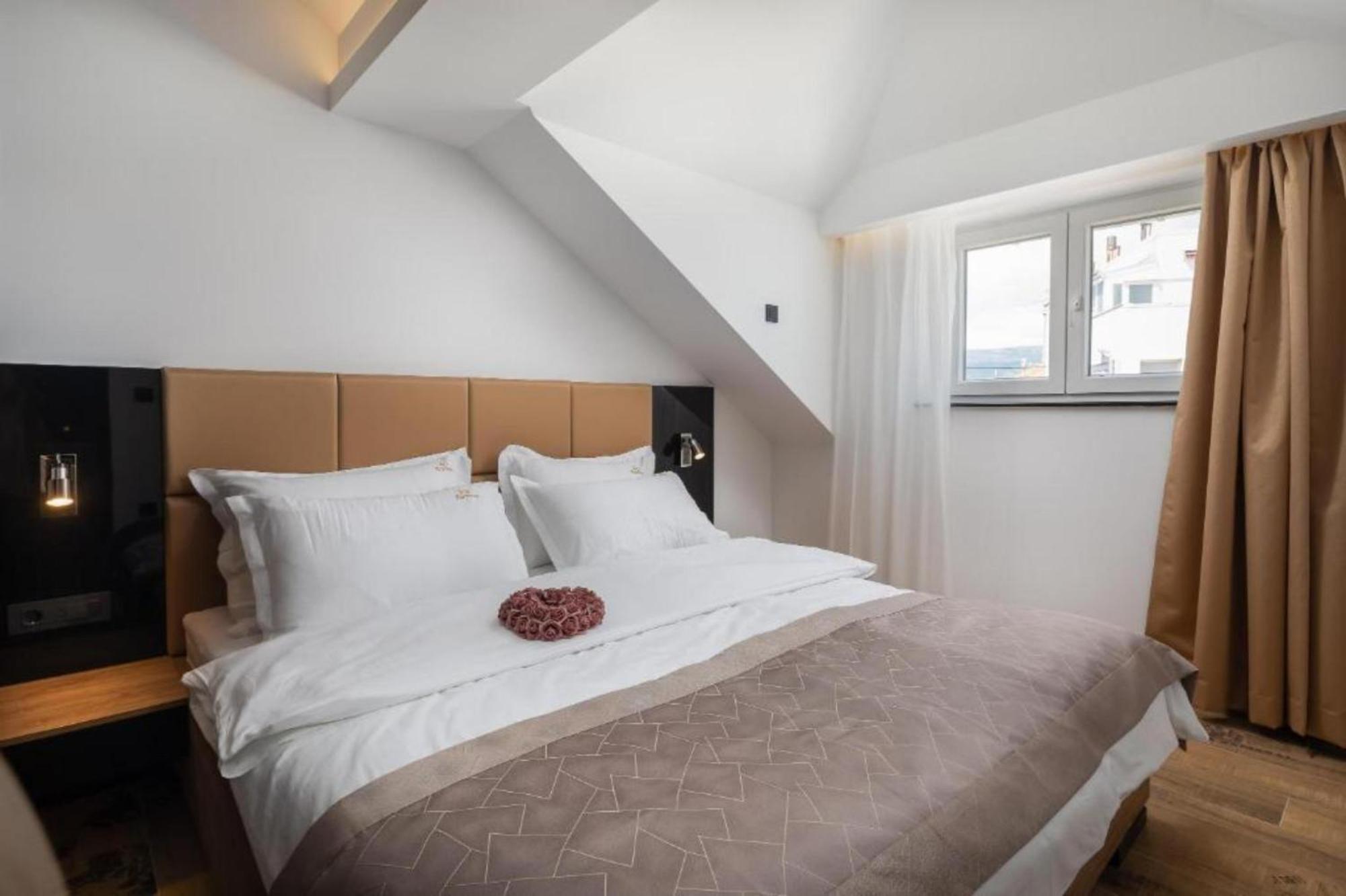Top Rooms Split Exterior photo